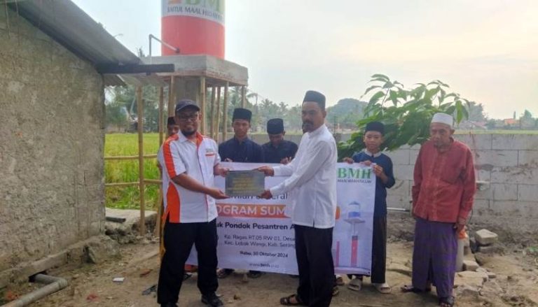 Sumur Bor Air Bersih dan Jalan Terang untuk Kesehatan Masyarakat di Pesantren