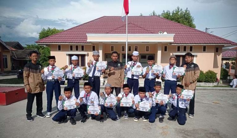 Pendidikan Integral Hidayatullah Palu Ukir Prestasi pada Kejurkot Taekwondo 2024