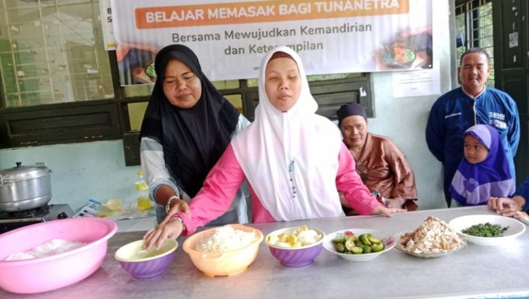 Berkat Kepedulian Zakat Bantu Tuna Netra Terus Berkarya dan Terampil