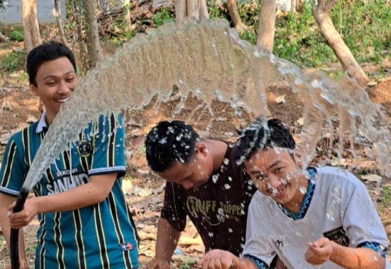 Kolaborasi Kebaikan Bantu Atasi Kesulitan Air Bersih di Kaki Bukit Seloliman