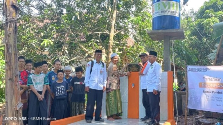 Sumur Bor untuk Pesantren Al-Hidayah Dukung Penuhi Kebutuhan Dasar Santri