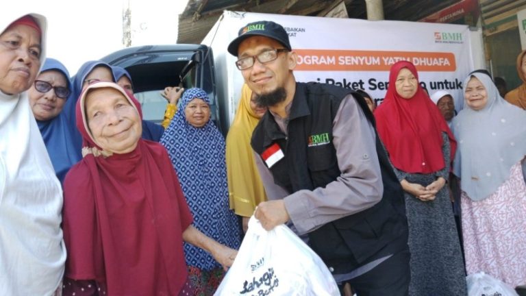 Solidaritas di Kampung Baru dan Argosari Gembirakan Lansia dan Dhuafa