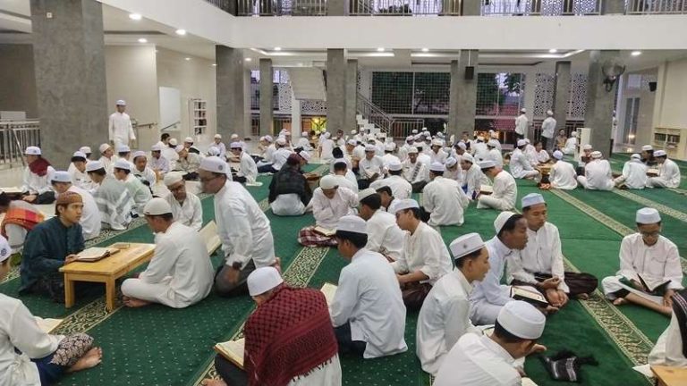 Halaqah sebagai Sarana Membangun Kekuatan Spritual