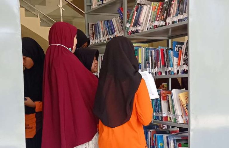 Upaya Membangun Minat Baca Anak Melalui Pembelajaran di Luar Kelas
