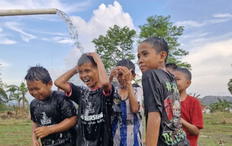 Kebutuhan Air Bersih Ponpes Tahfidz Cilik Auladi Teratasi dengan Bantuan Sumur Bor
