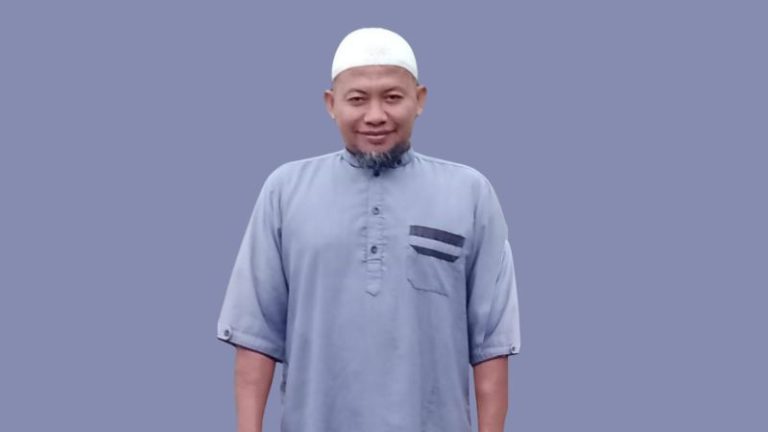 Pengabdian Tak Kenal Lelah Hidupkan Cahaya Islam di Pelosok Kalimantan Barat