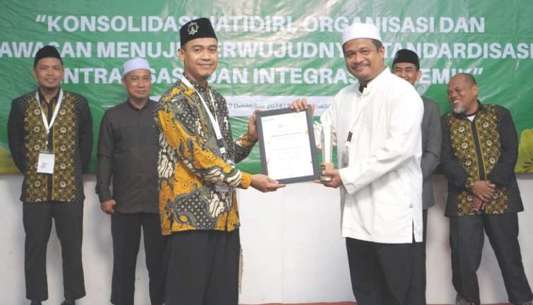 BMH Apresiasi Delapan Mitra Terbaik dalam Rakernas Hidayatullah ke-V 2024