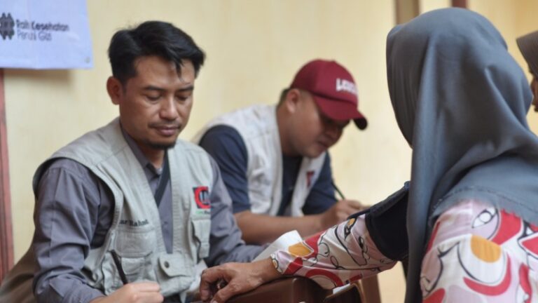 IMS, BMH, dan MTT Gelar Pengobatan Gratis di Kampung Mualaf Baduy
