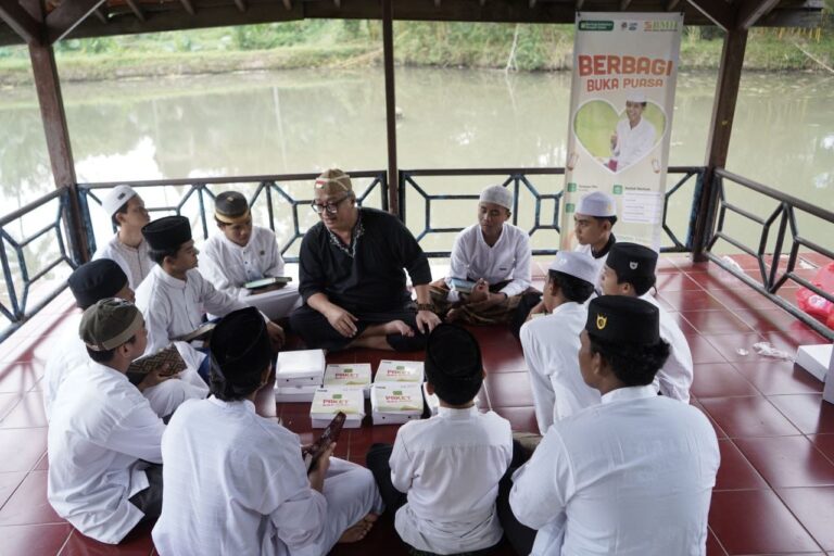 Dik Doank Berbagi Buka Puasa Bersama Santri Hiswah, Semangat untuk Hafidz Qur’an
