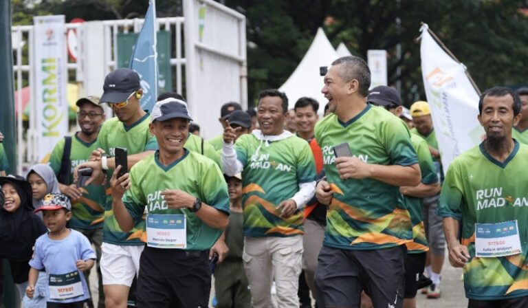 Flag Off Runmadhan BMH di Stadion Pakansari Sambut Ramadhan dengan Berlari dan Berbagi
