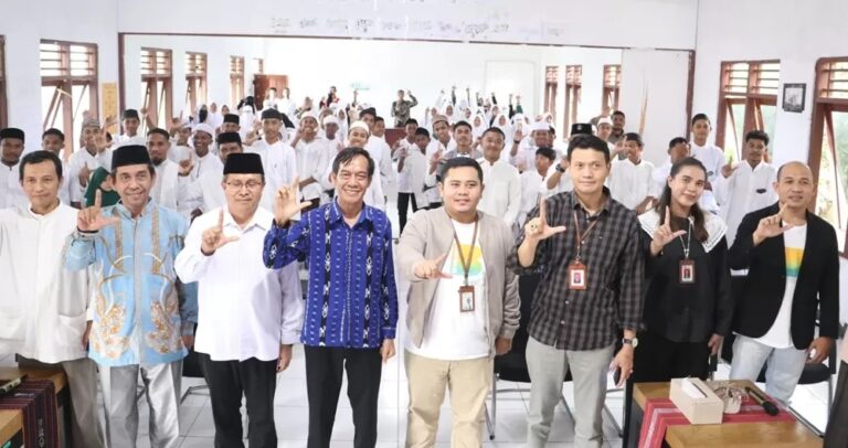 OJK NTT dan BSI Gelar Edukasi Keuangan Syariah bagi Santri di Pondok Pesantren Hidayatullah