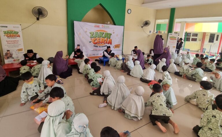 Zakat Ceria! Siswa TK Ya Bunayya Antusias Tunaikan Zakat Fitrah Lewat BMH