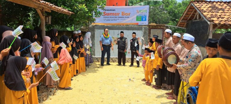 Peresmian Sumur Bor ke-191 di Ponpes Tamhidul Iklam Gendis Camplong