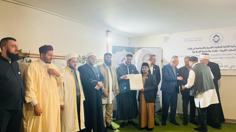 Alumni SMP-SMA Luqman Al Hakim Surabaya Raih Juara 1 Musabaqah Tahfidz di Serbia