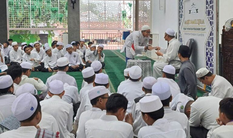 Mengasih Pengetahuan Memberi Bacaan