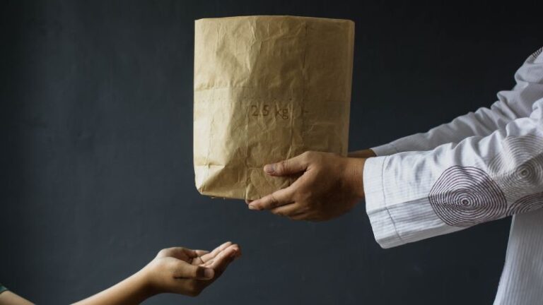 Hari Zakat, Solidaritas Sosial, dan Agenda Pembangunan Umat