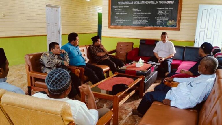Kabid Dakwah Yanmat DPP Hidayatullah Sharing Pengantar Manajamen di Nabire
