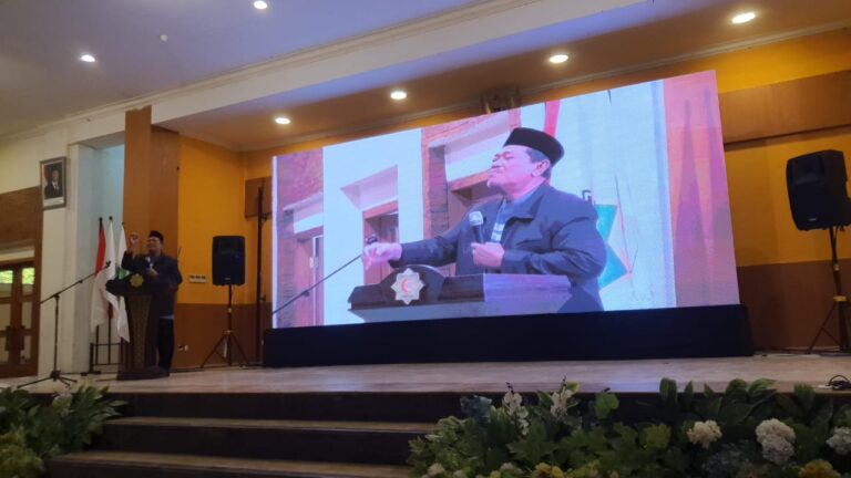 Wisuda Akbar XI Darul Hijrah, Ustadz Abdul Rahman Sentil ‘Waktu Sisa’ untuk al-Qur’an