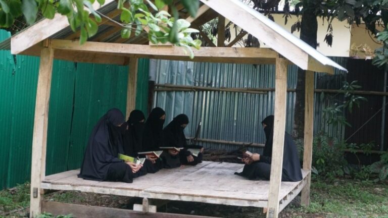 Membangun Peradaban dari Pelosok, Dakwah Intelektual Dua Ustadzah Muda