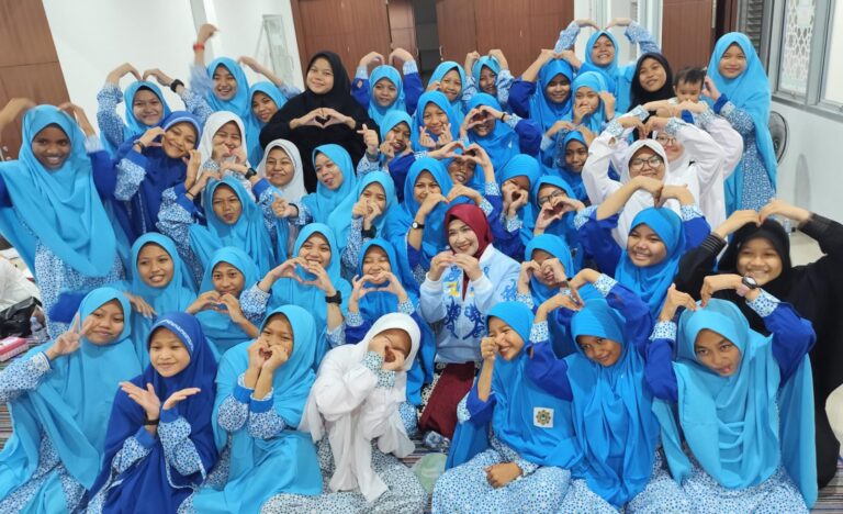 Disiplin Teknologi di Pesantren Strategi Menangkal Dampak Negatif Era Digital