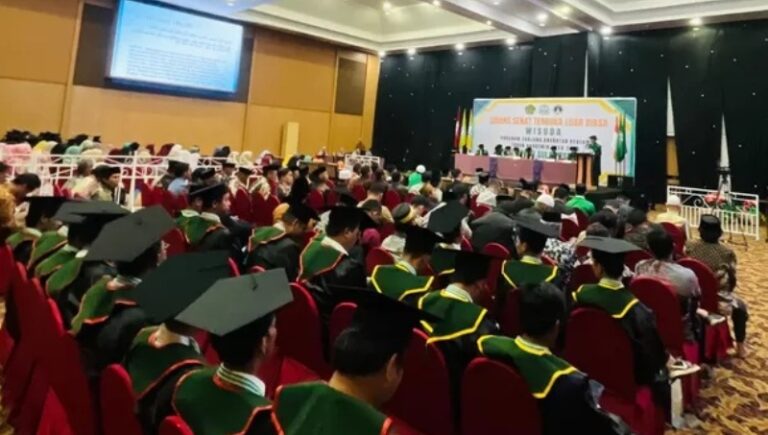 STAI Albayan Makassar Wisuda Perdana, Orasi Ilmiah AQM Pesan Makna Sejati Keilmuan