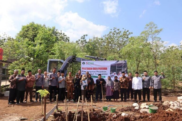 Semarak Khidmat Peletakan Batu Pertama Pesantren Hidayatullah Gunungkidul