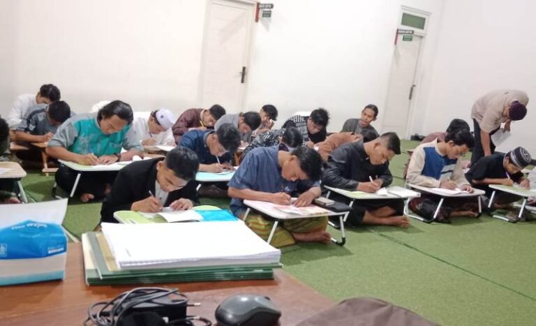 Menghidupkan Kalam Ilahi, Pelatihan Menulis Al-Qur’an Metode Qolami di Karanganyar