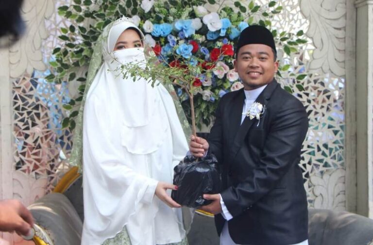 Pesan Lingkungan Menggema di Pernikahan Massal 10 Pasang Santri Hidayatullah Makassar