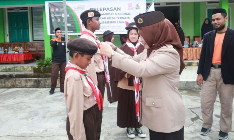 Lepas 112 Kontingen ISCH, Ibu Wali Kota Ternate Tekankan Disiplin dan Persaudaraan