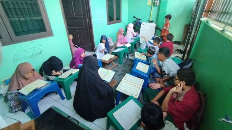 Dari Teras Rumah Qur’an As Shamad Tebar Cahaya Harapan dari Pinggiran Jakarta