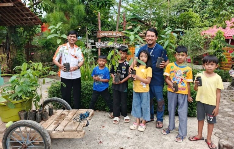Gerakan Menanam dari Mushola hingga Hutan Mini, Kolaborasi Menumbuhkan Kebaikan