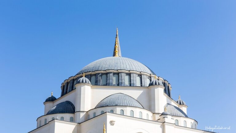 Menghidupkan Kembali Masjid sebagai Pusat Peradaban