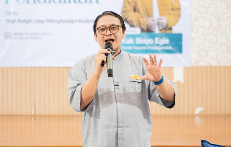 Seminar Aqil Baligh di Hidayatullah Depok, Kak Sinyo Egie Jelaskan Tantangan Remaja dan Pentingnya Penguatan Aqidah