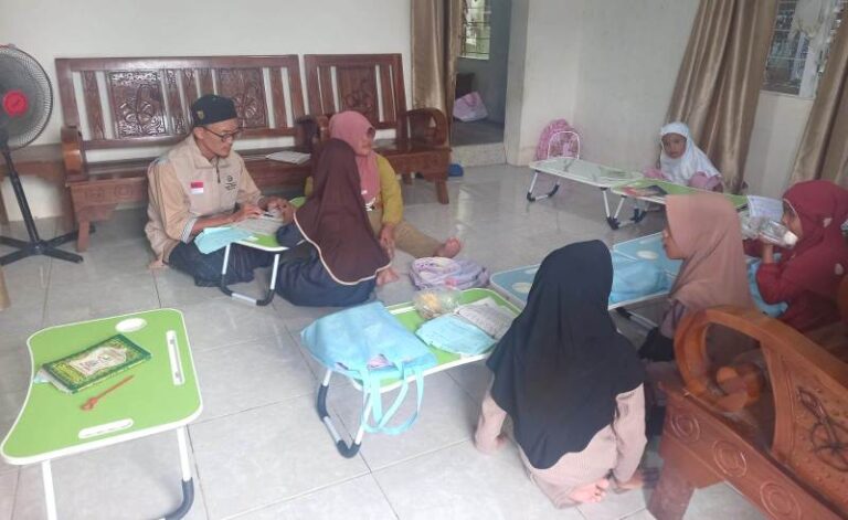 Guru Ngaji Dampingi Anak-Anak Kampung Beting Melalui Rumah Qur’an Hidayatullah