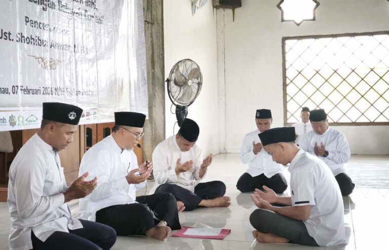 Menjemput Cahaya Iman, Julius Lungu Ikarkan Syahadat di Tengah Rakerwil Hidayatullah Kaltara