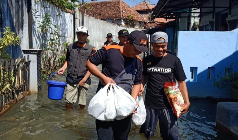 SAR Hidayatullah dan Laznas BMH Salurkan Bantuan untuk Korban Banjir Pekalongan
