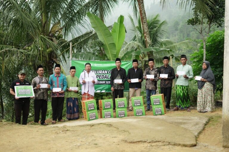 Penyaluran Bantuan Logistik dan Dana untuk Guru Honorer di Ngrayun