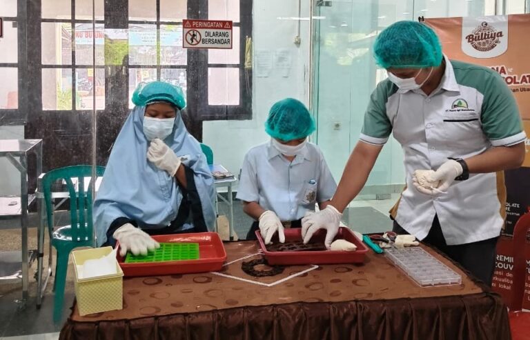 Dari Biji Kakao Jadi Cokelat! Murid SD Al Mubarak Belajar Langsung di Pabrik UMKM