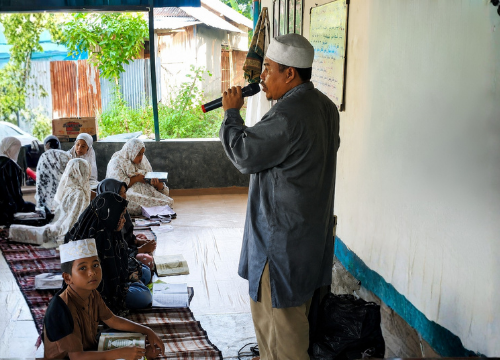 Gambar saat ini tidak memiliki teks alternatif (alt). Nama berkas: ustad-Faisal-DPD.png