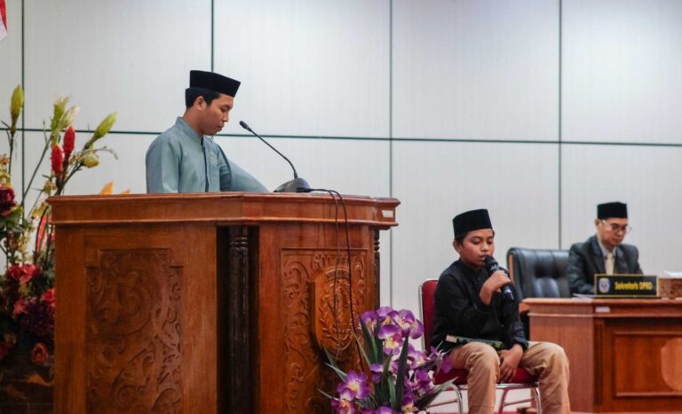 Muhammad Fadil, Hafiz 30 Juz MI Ar-Riyadh Hidayatullah, Tampil pada Pembukaan Rapat Paripurna DPRD Bontang