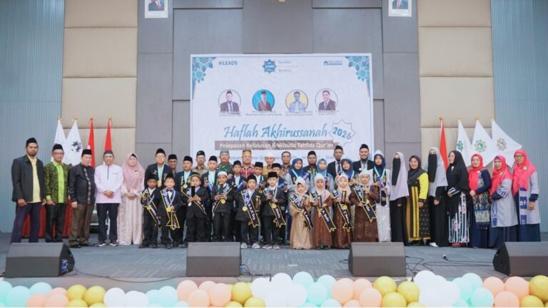 Dari Gubuk ke Panggung Prestasi: 20 Generasi Qur’ani Hidayatullah Diwisuda, DPRD NTT Berikan Apresiasi