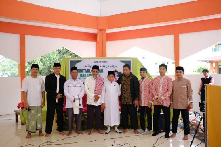 Dari Bontang untuk Indonesia: Siswa MI Hidayatullah Berhasil Menjadi Hafiz 30 Juz