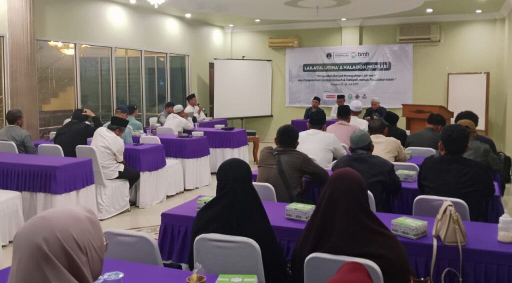 Gambar saat ini tidak memiliki teks alternatif (alt). Nama berkas: 50-Dai-dan-Daiyah-Ikuti-Upgrading-Dai-Tangguh-Kalbar.jpeg