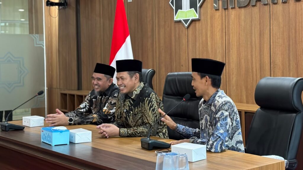 Gambar saat ini tidak memiliki teks alternatif (alt). Nama berkas: Hidayatullah-dan-Wahdah-Islamiyah-Perkuat-Sinergi-1-1.jpeg
