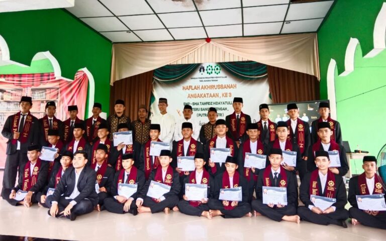 Haflah Akhirussanah Ponpes Hidayatullah Babel: Wisuda Bukan Akhir, Alumni Didorong Terus Tingkatkan Kemampuan dan Kreativitas