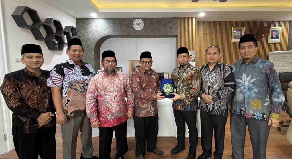 Gambar saat ini tidak memiliki teks alternatif (alt). Nama berkas: Jajaran-Bidang-Pendidikan-DPP-Hidayatullah-berdiskusi-dengan-Staf-Ahli-Bidang-Hubungan-Kelembagaan-Kementerian-Pemberdayaan-Perempuan-dan-Perlindungan-Anak-KemenPPPA-RI-Indra-Gunawan-scaled.jpg