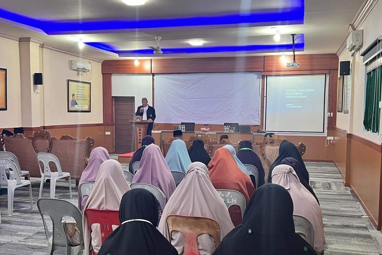 Hidayatullah Bahas Konsep Pendidikan Berbasis Tauhid di Batam