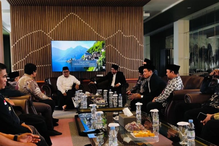 DPP Hidayatullah Kunjungi Al-Izzah IIBS Batu, Dalami Model Pendidikan Profesional
