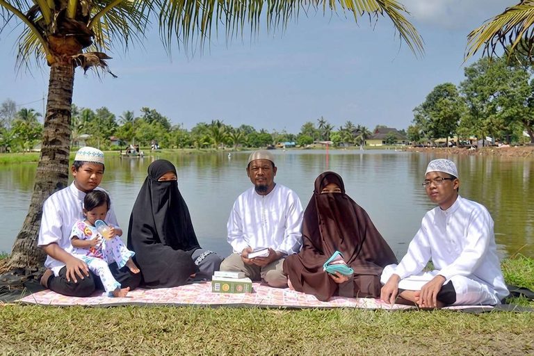 Keteladanan Sang Daiyah dan Warisan Pengasuhan Ustadzah Ummi Latifah