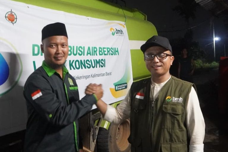 Ketika Air Sulit Didapat, BMH Hadir untuk Warga dan Santri Batu Layang